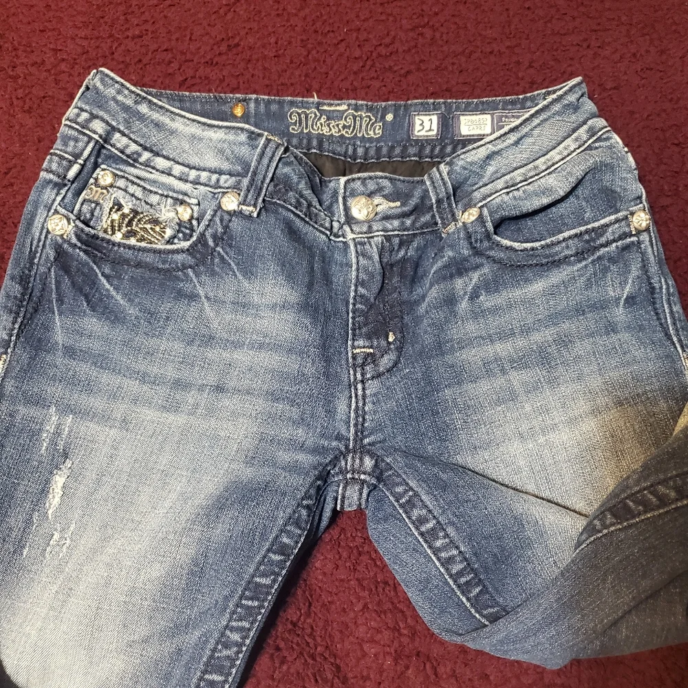 Miss Me Mid Rise Medium Wash Distressed Capri Jeans Bling Women Sz31 (32